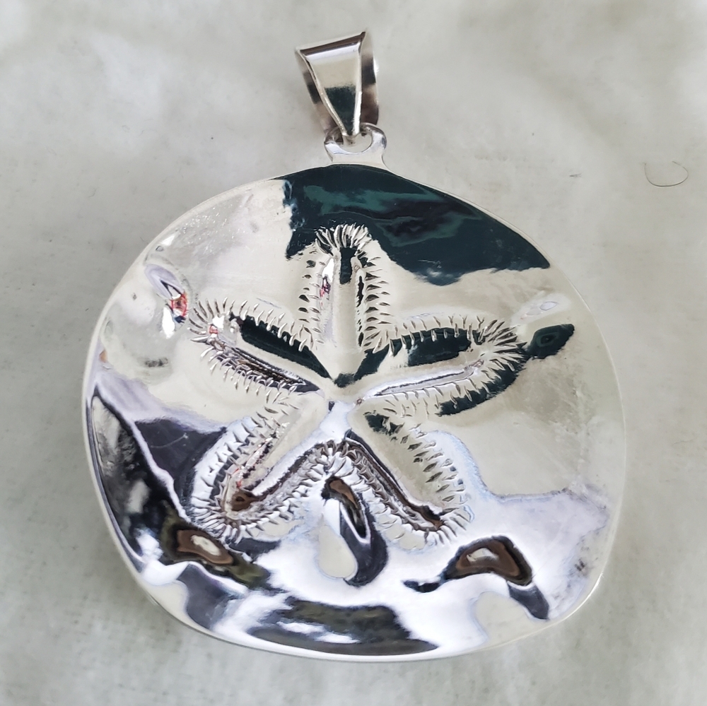 Sterling silver sand dollar pendant - Picture 2 of 3